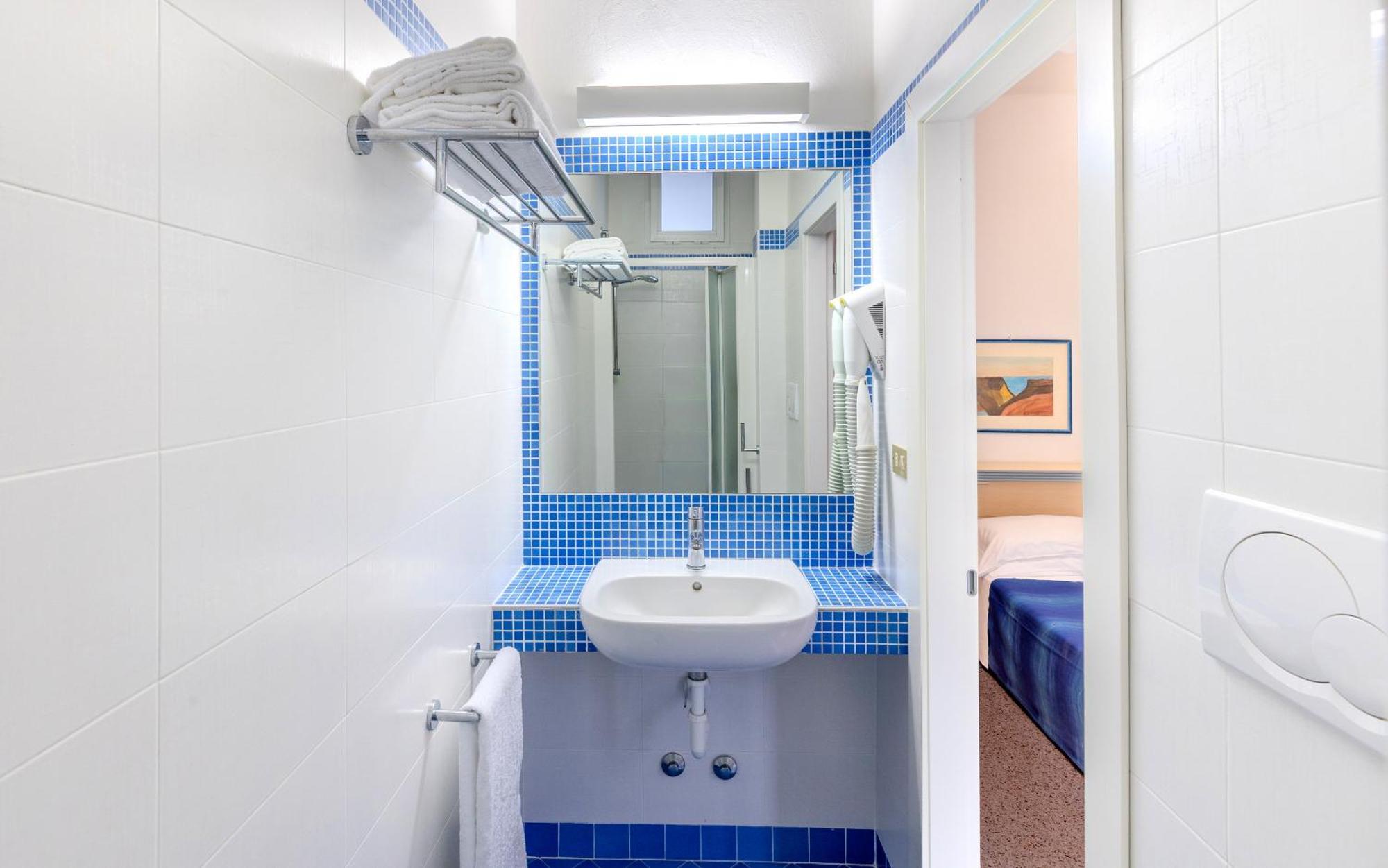 Single Room,1747000094:JPEG